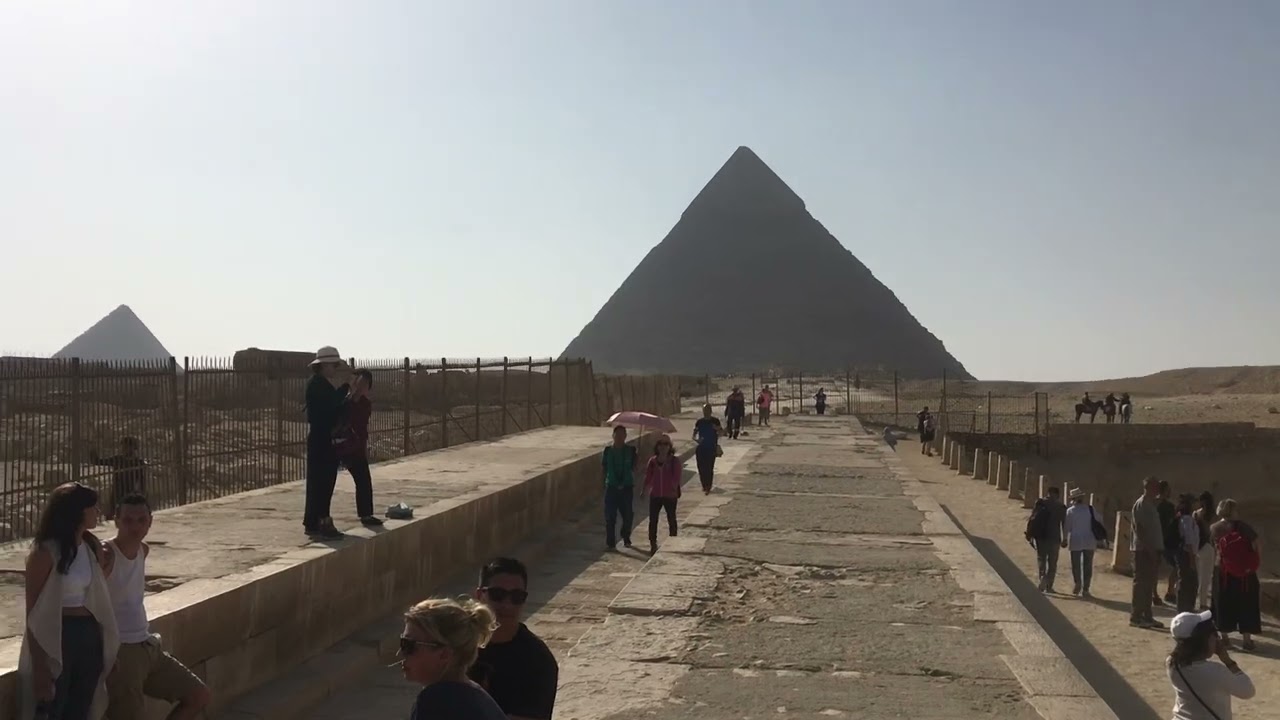 スフィンクスとピラミッド