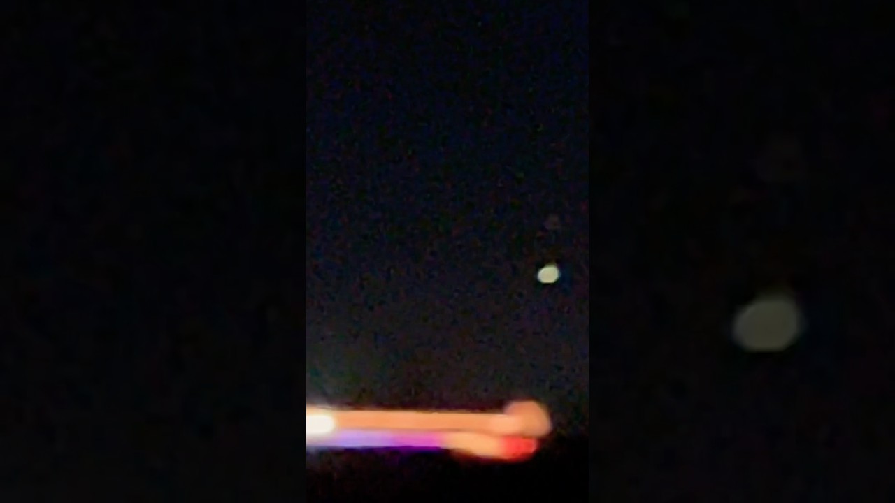 UFO🛸✨赤🔴緑🟢クリア✨のイルミネーションで大胆にクリスマスを祝うUFO   #ufo #shorts #未確認飛行物体 #ufa