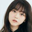 峯岸みなみ 愛猫のほっこり写真の片隅に“事件現場”！？白いテープで囲まれた謎の光景が「気になりすぎる」本人に聞いた“まさかの理由”にさらにほっこり | めざましmedia | “好き”でつながる