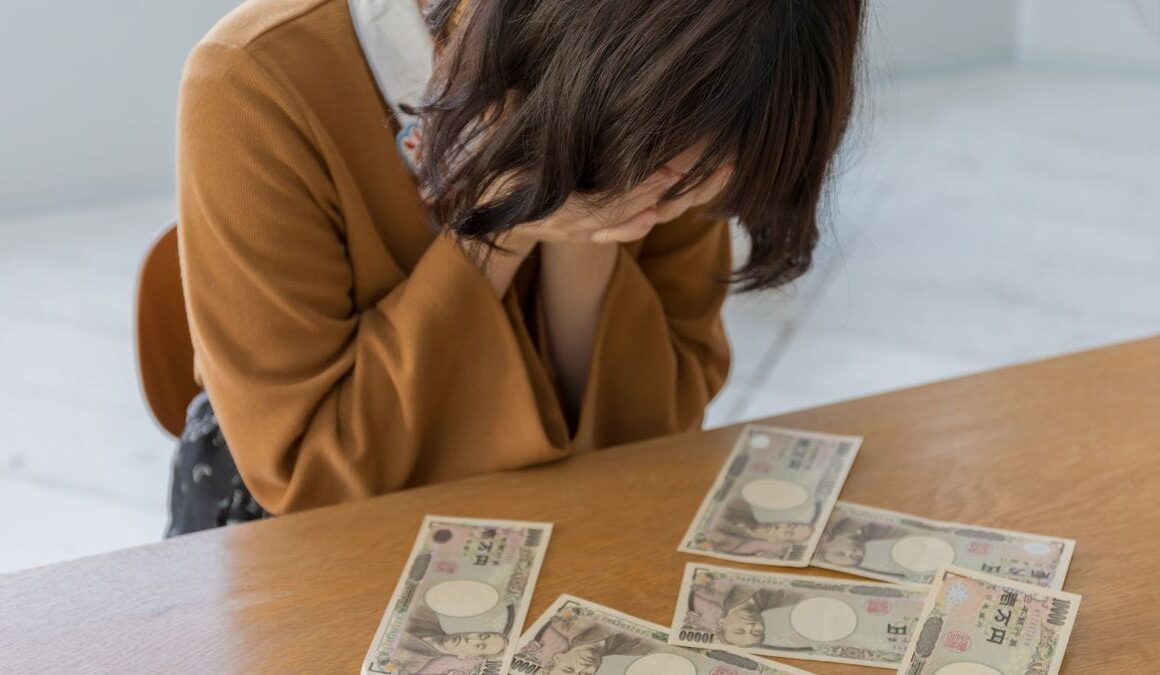 このままでは猫で暖を取る"貧困老人"になる…｢手取り10万円→資産3億円｣の地方OLが40代から始めた活動 | PRESIDENT BOOKS | ベストセラー著者と読者をつなぐメディア