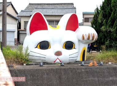 《愛知常滑のランドマーク》巨大見守り猫『とこにゃん』が真っ赤に！観光協会が明かした「愛知・名古屋アジア大会」仕様《2026年9月Choice》 | 週刊女性PRIME