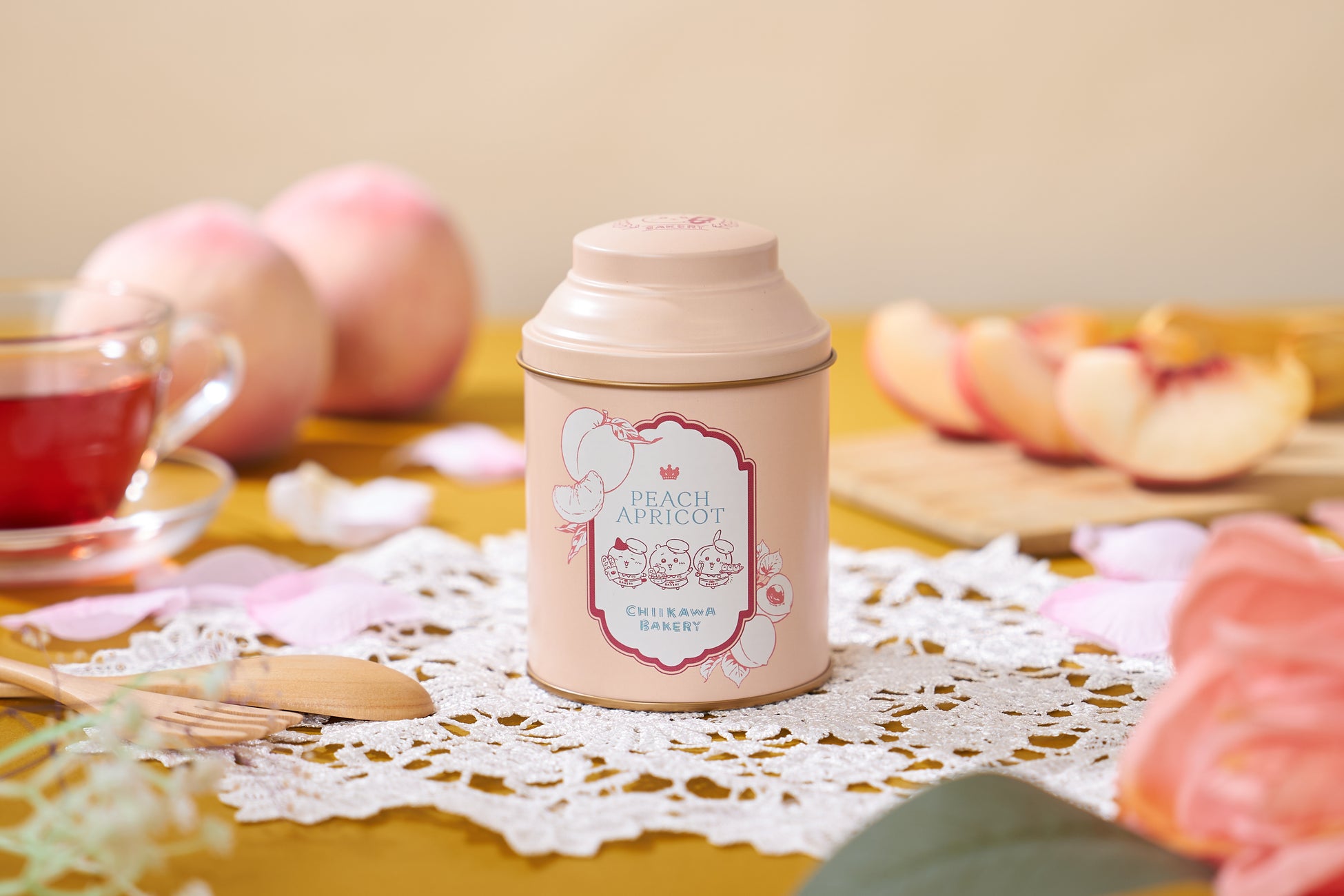 ちいかわベーカリーの紅茶缶(ピーチアプリコット)