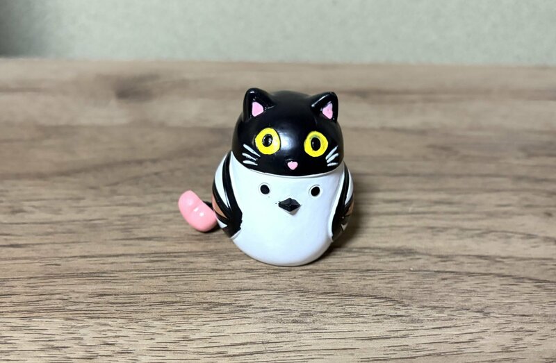 ハロウィンの飾りに!キャンドゥの「黒猫シマエナガ置物」がかわいい!シルバニアと同じくらいのサイズ感