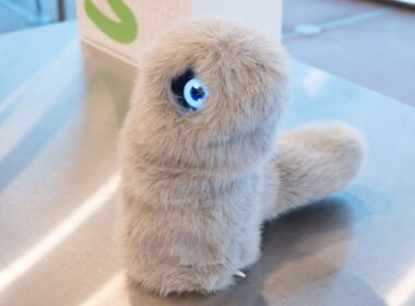 猫のようなコンパニオンロボット「INU」。AIで“余白を作る”存在へ | Gadget Gate