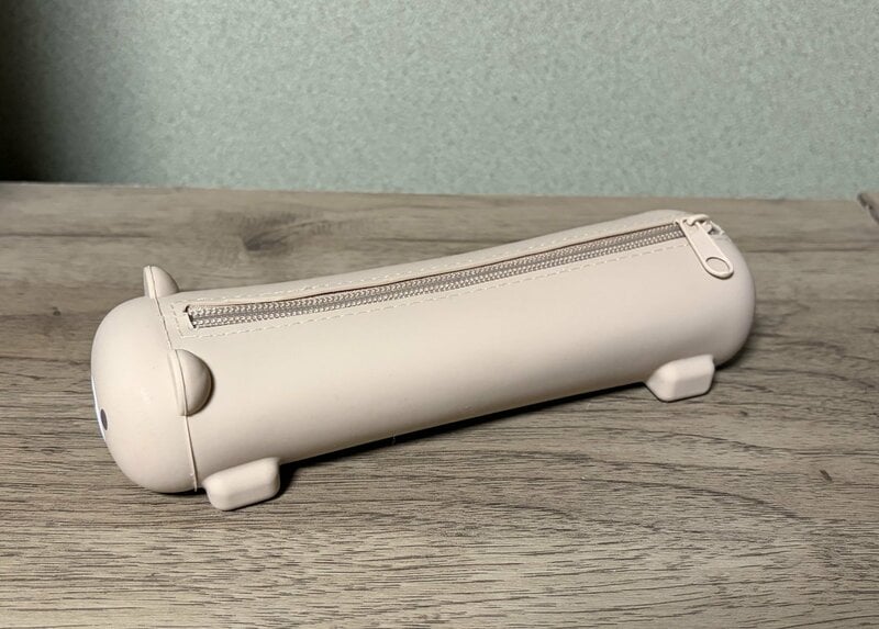 ぬいぐるみっぽい!キャンドゥの「クマの形のシリコーンペンケース」は文具好きさん必見。作業時間が楽しくなった
